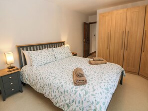 4 habitaciones, decoración personalizada y muebles diferentes 