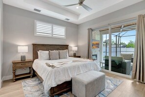 4 bedrooms, desk, iron/ironing board, travel cot - Luxury Coastal Chic Retreat w/ Hot Tub & Pool (Naples)