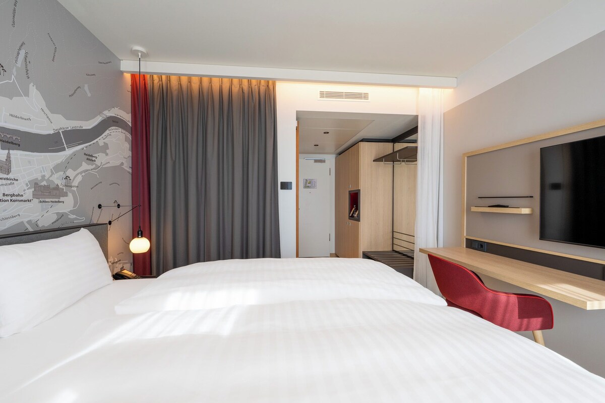 Sengetøy av topp kvalitet, minibar, safe på rommet og skrivebord