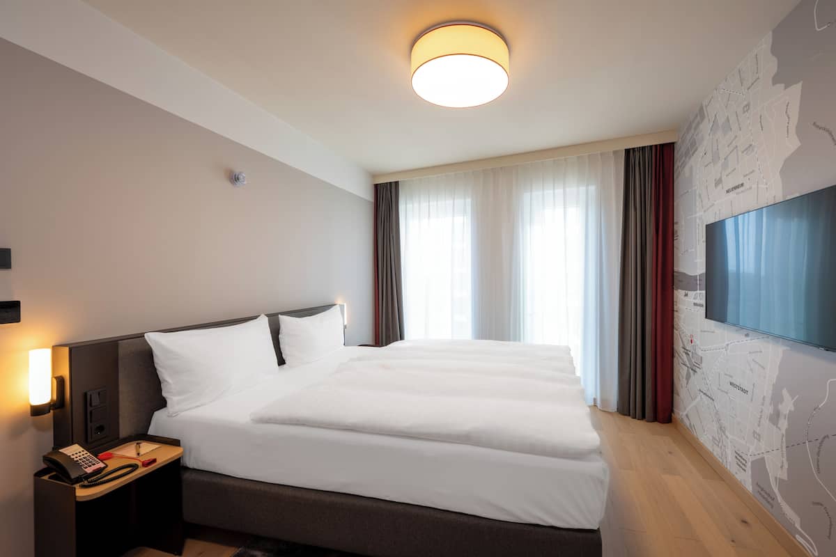 Double Room, Accessible | Premium bedding, minibar, in-room safe, desk