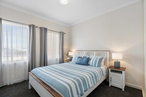 6 bedrooms, WiFi
