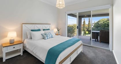 13A Elliot Ave - SeaViews - Walk to Beach - Bikeway - Wi-Fi