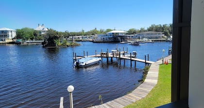 Homosassa River Condo overlooking historic Monkey Island