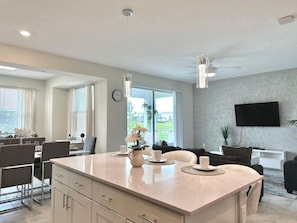 Dining - 2BR Lakefront Condo Near Disney 325 (Kissimmee)