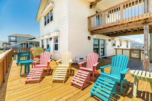 Terrace/patio - 2nd Row Beachside w/ Gulf Views, Updated Interior, 2 Decks & Easy Beach Access (Galveston)