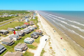 Beach nearby - 2nd Row Beachside w/ Gulf Views, Updated Interior, 2 Decks & Easy Beach Access (Galveston)