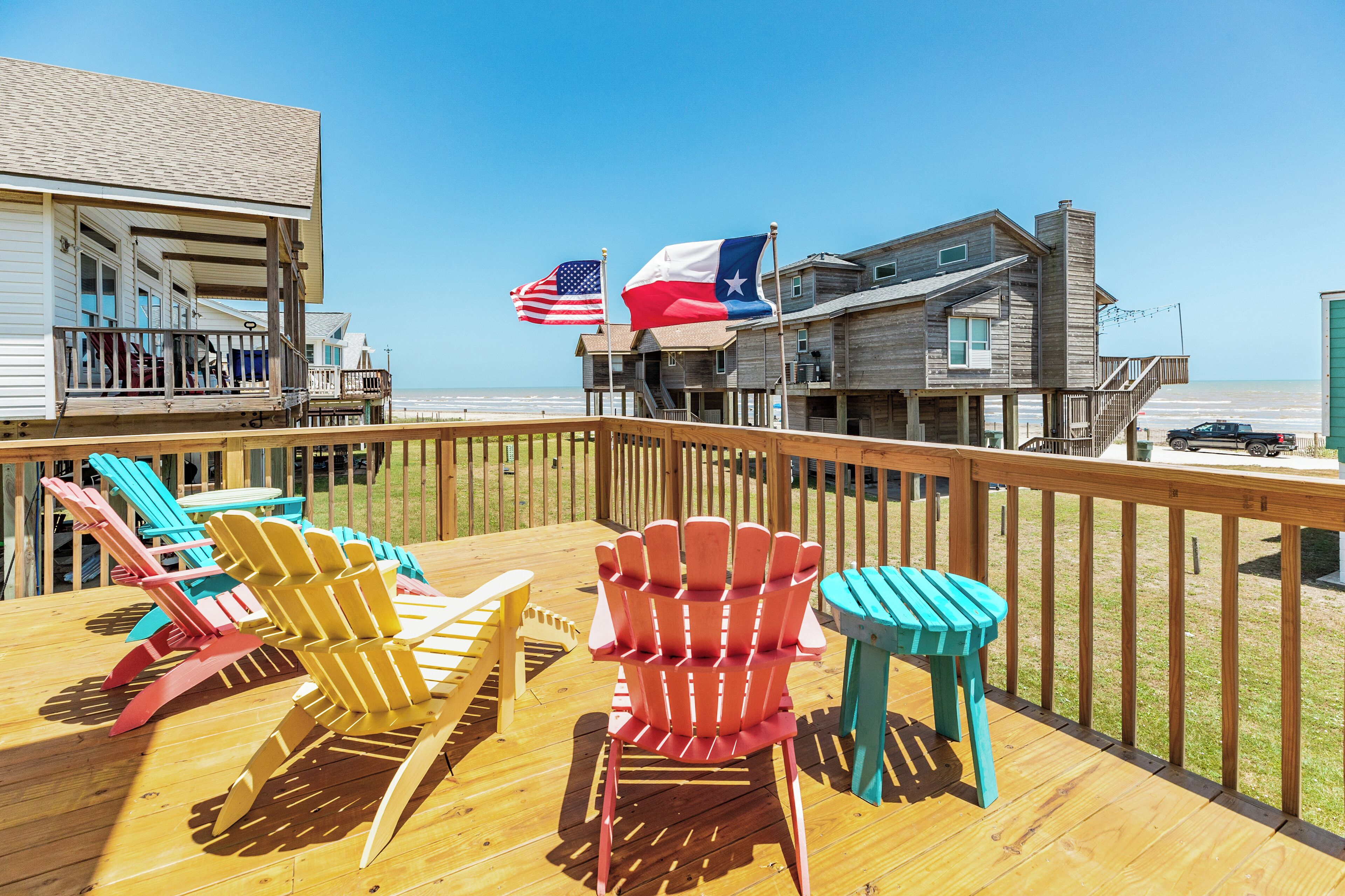 2nd Row Beachside w/ Gulf Views, Updated Interior, 2 Decks & Easy Beach Access