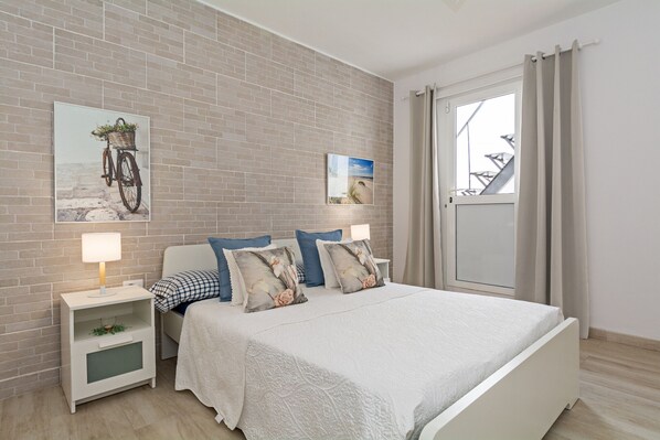 2 bedrooms, iron/ironing board, travel crib, free WiFi