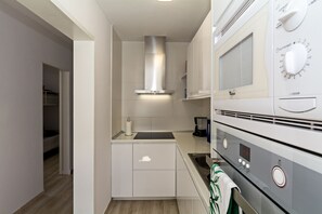 Fridge, microwave, oven, coffee/tea maker