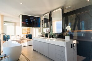4 bedrooms, iron/ironing board, free WiFi, bed sheets - A one of one, Luxivité presents La Vue - The Penthouse (Vidigal Rio de Janeiro)