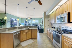 Wasserkocher mit Kaffee-/Teezubehör, Kochgeschirr/Geschirr/Besteck