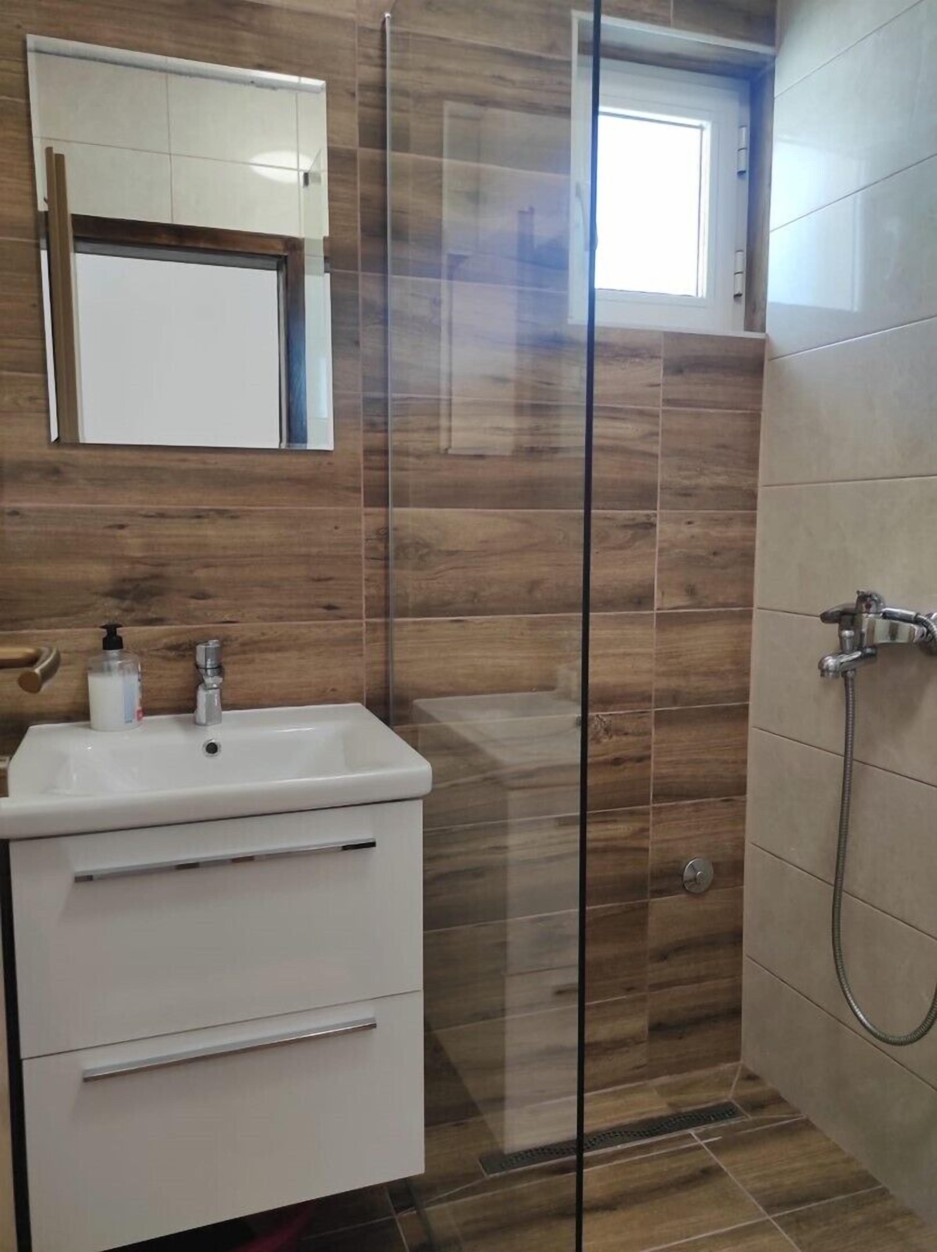 Shower, towels