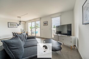 Living area - Spacious 4-bedroom with terrace and air-conditioned parking in Lattes (Lattes)