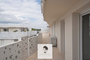 Property grounds - Spacious 4-bedroom with terrace and air-conditioned parking in Lattes (Lattes)