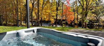 Pet-Friendly Riverfront Retreat w/ Hot Tub, Pool Table + Biltmore Pass