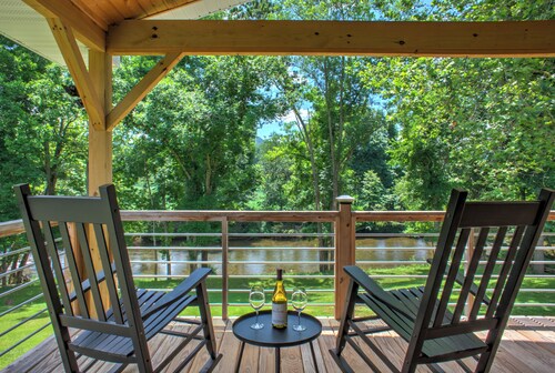 Pet-Friendly Riverfront Retreat w/ Hot Tub, Pool Table + Biltmore Pass