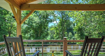 Pet-Friendly Riverfront Retreat w/ Hot Tub, Pool Table + Biltmore Pass
