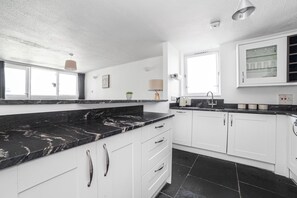 Apartment | Private kitchen | Fridge, microwave, oven, stovetop - The St Khatarine's Collection (London)