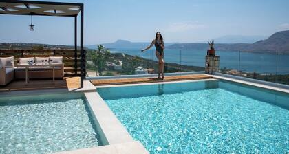 Breathtaking view*Private Heated Pool*15 sleeps*BBQ*390m2