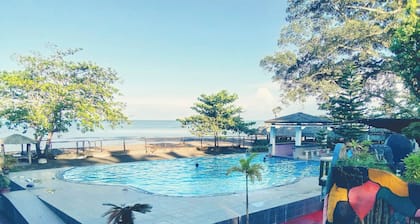 12 minutes from Airport! Standard size of room, deck, with Swimming Pool,Ocean ,