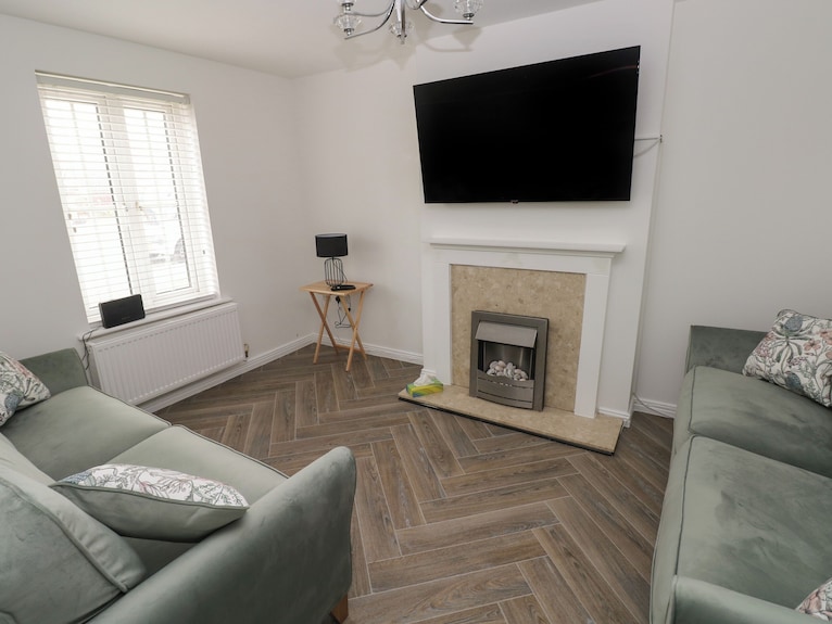 39 Mariners Quay, Pet Friendly, With A Garden In Port Talbot - Port Talbot