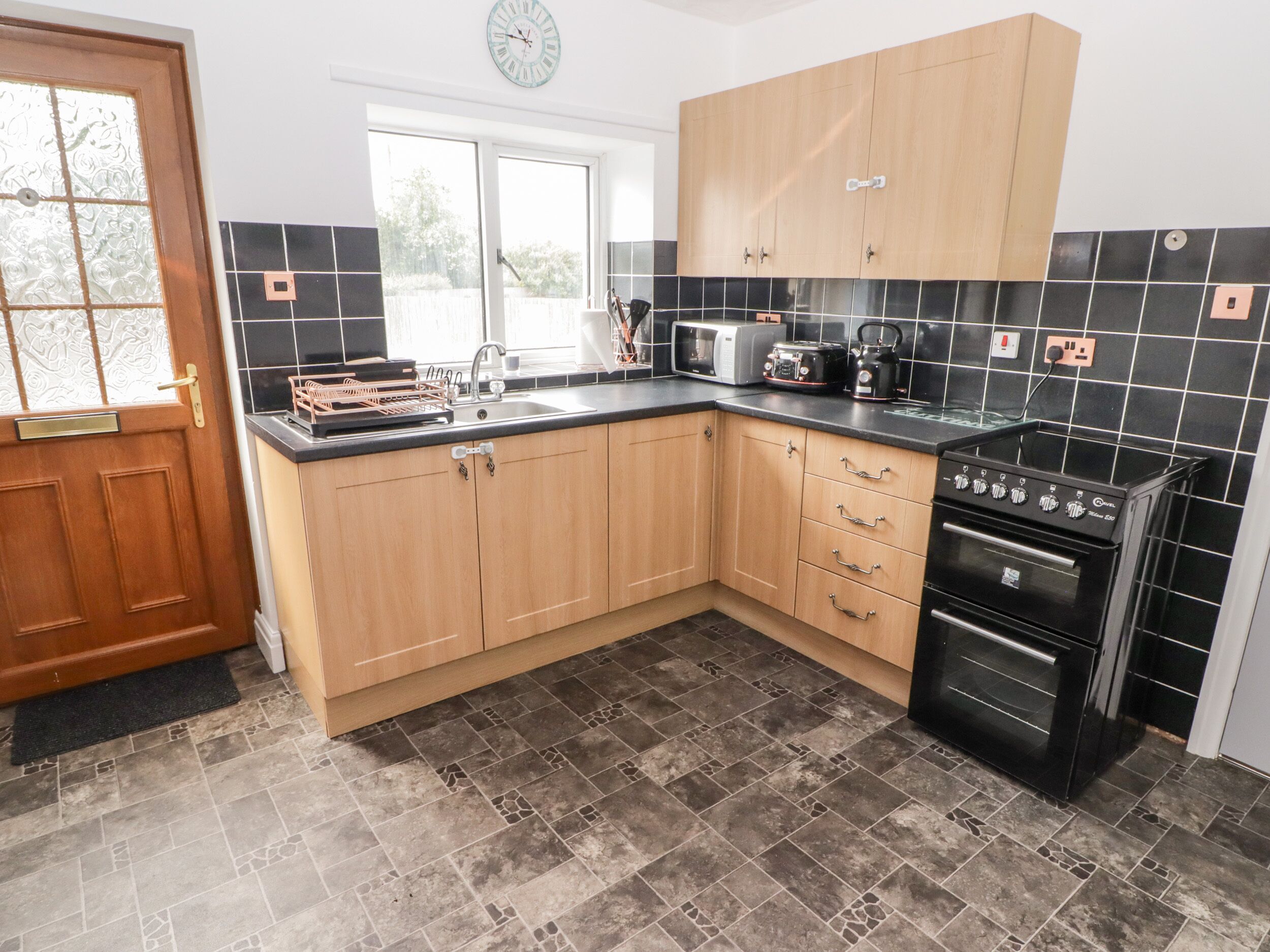 THE COTTAGE, family friendly, with a garden in Broad Haven