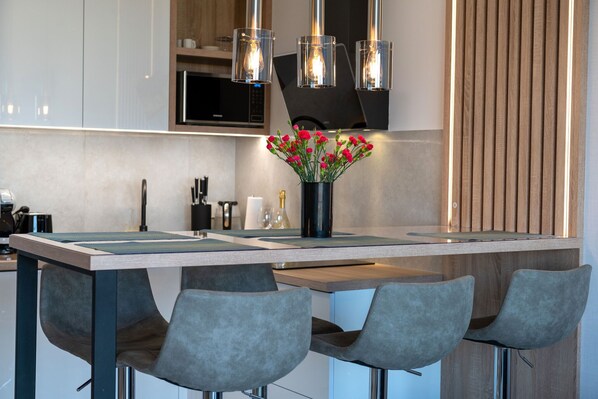 Dining - Comfortable apartment, 2 bedrooms, terrace, Rewal (Rewal)