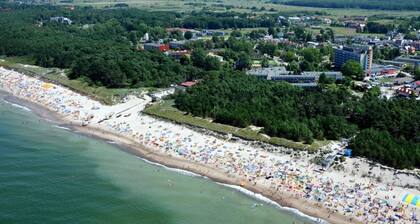 Eingeschossige Ferienhäuser mit Terrassen