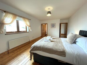 7 Schlafzimmer, Bügeleisen/Bügelbrett, kostenloses WLAN, Bettwäsche