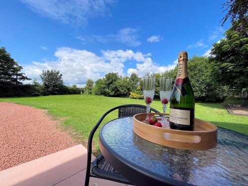 Spectacular 7BR House Hot Tub and Gardens in Gretna - Pass the Keys