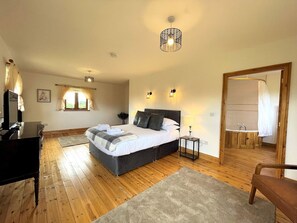 7 bedrooms, iron/ironing board, free WiFi, bed sheets