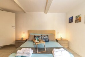 1 bedroom, desk, travel cot, free WiFi - Dream House With Balcony (Jesi)