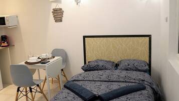 1 bedroom, iron/ironing board, WiFi (free), bed sheets