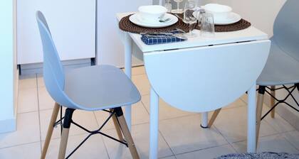 PLUTON 's near the gare station and markets