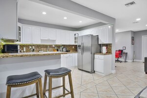 Comfort House | Private kitchen | Full-size fridge, microwave, oven, stovetop