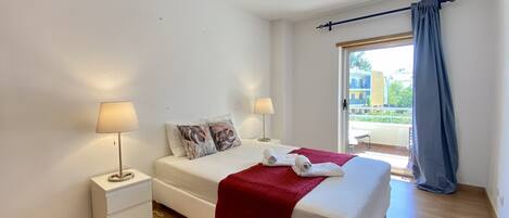 2 Schlafzimmer, BĂŒgeleisen/BĂŒgelbrett, kostenloses WLAN, BettwĂ€sche