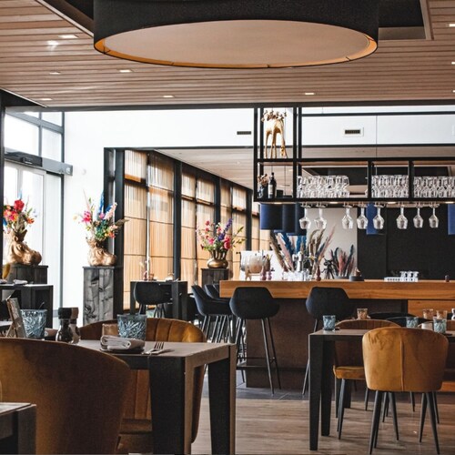 Luxurious waterresort with villas with private dock