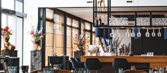 Luxurious waterresort with villas with private dock