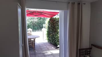 Télévision, table de tennis de table