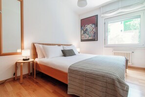 2 habitaciones, escritorio, tabla de planchar con plancha y wifi gratis 