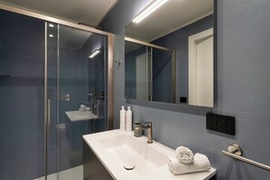 Design Apartment | Bathroom | Free toiletries, hair dryer, bidet, towels - Riviera Flavour Apartments II by Wonderful Italy (Santa Margherita Ligure)