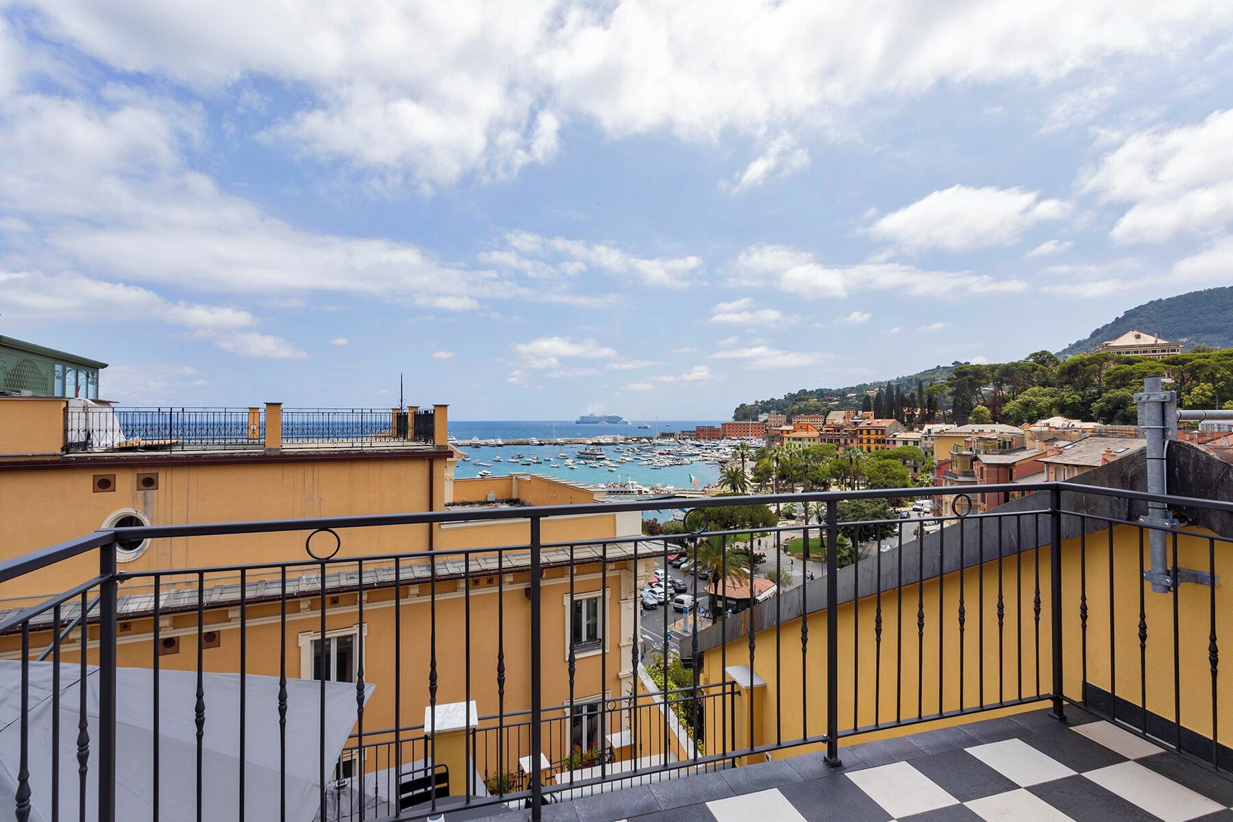 Basic Apartment | Terrace/patio
