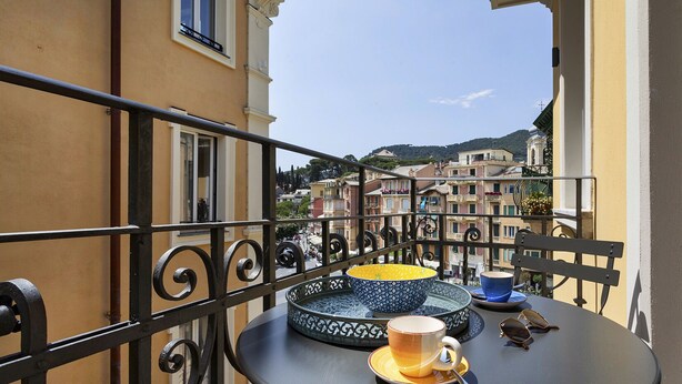 A balcony with a table, a bowl, and a cup. - Riviera Flavour Apartments II by Wonderful Italy (Santa Margherita Ligure)