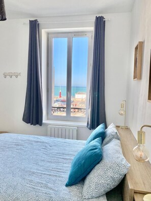 1 غرفة نوم ومكتب وسرير سفر وواي فاي مجانًا