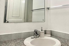 Douche, serviettes fournies