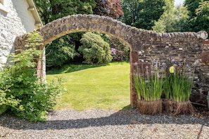 House, Multiple Beds | Property grounds - Charming 7-bed Estate House Near Gleneagles (Dunblane)