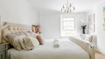 2 kamar tidur, seprai premium, setrika/meja setrika, dan Wi-Fi gratis