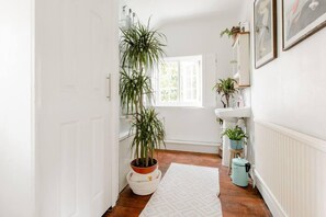 Interior - Victorian Cottage Writers Retreat (Ashford)