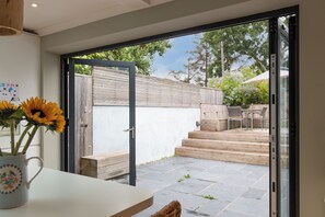 House, Multiple Beds | Outdoor dining