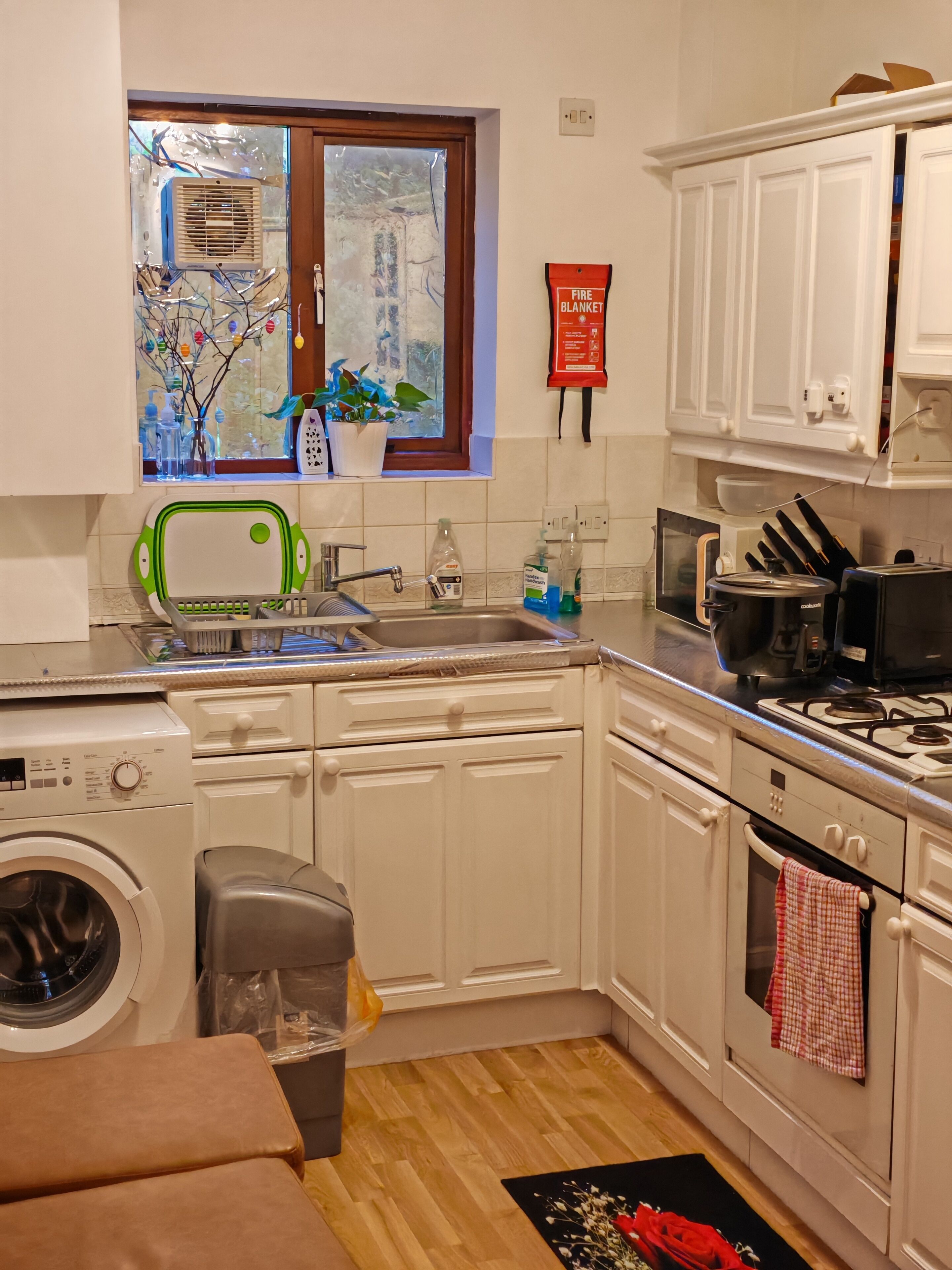 Apartment | Private kitchen | Fridge, microwave, oven, stovetop